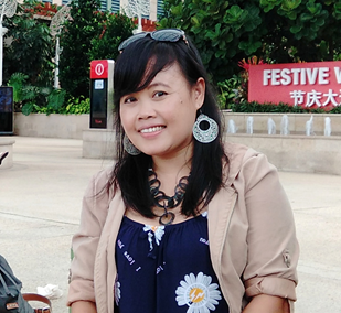 Ms Novia Arluma simplifies current affairs on her blog for domestic workers in Singapore.